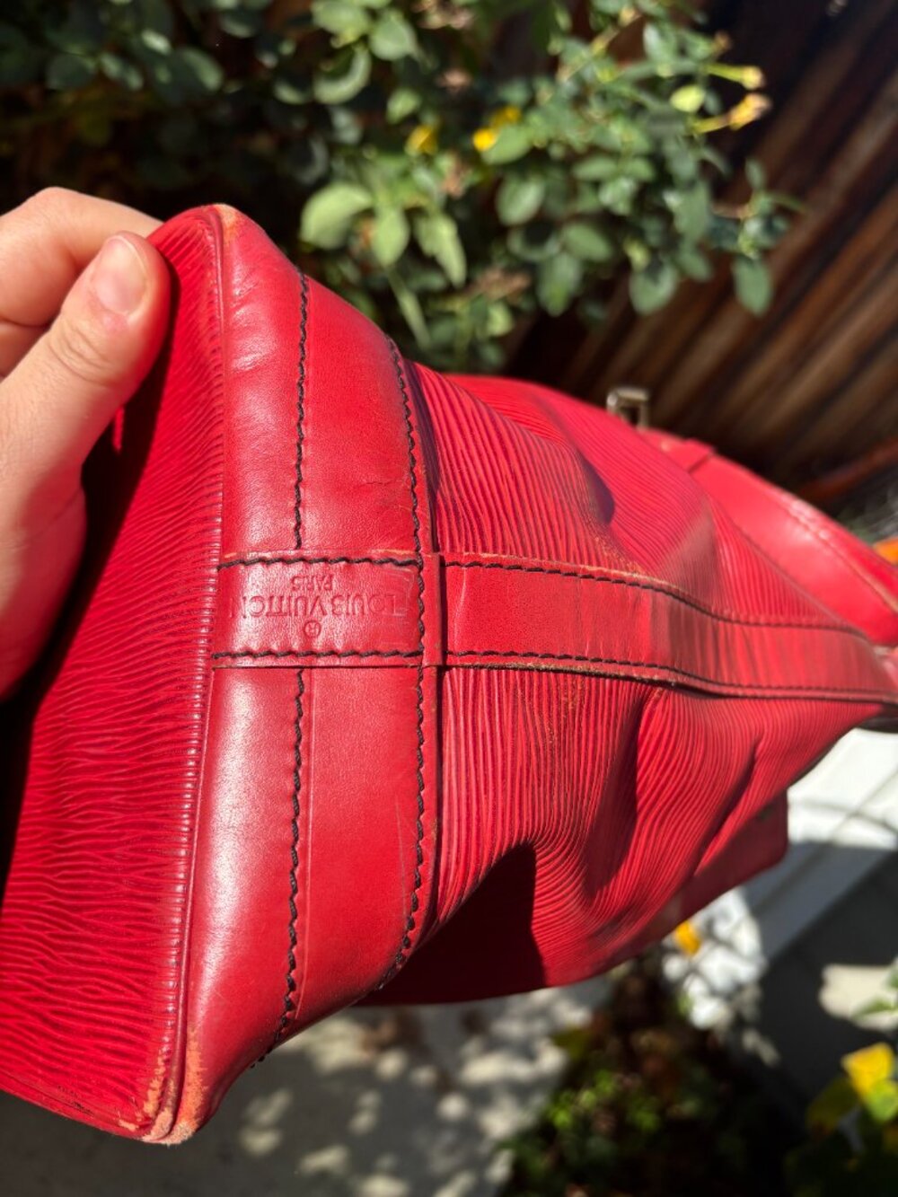 Authentic Louis Vuitton Red Neo Shoulder EPI RED - Picture 12 of 16
